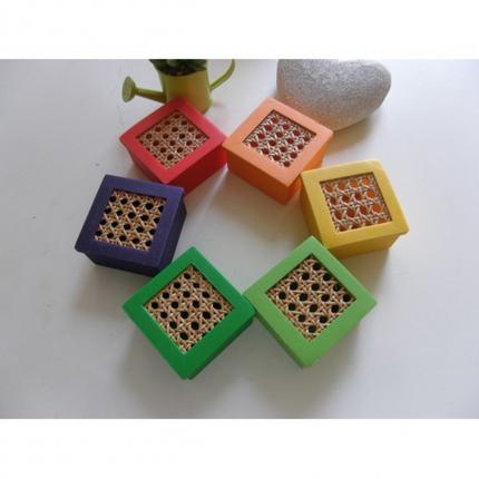 Les couleurs des boîtes à savon carrées au couvercle canné