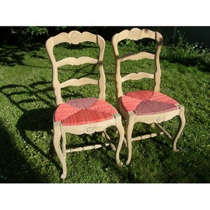 Les chaises rouges 1