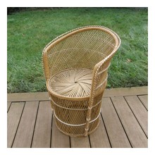 Réparations d`un fauteuil en rotin