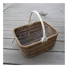 Une anse de panier en osier