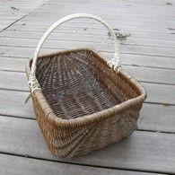 Anse de panier en canne de rotin