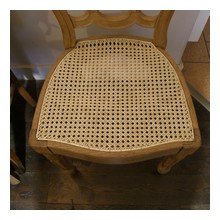 Une assise cannée 407