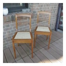 deux chaises cannées