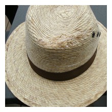 réparation d`un chapeau en paille