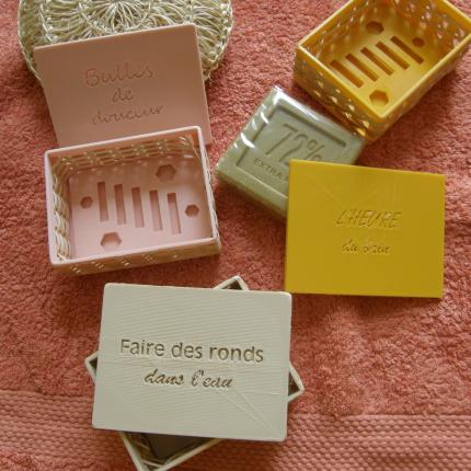 Boîte à savon, à base rectangulaire, tissée de canne de rotin, écrue, pêche, jaune