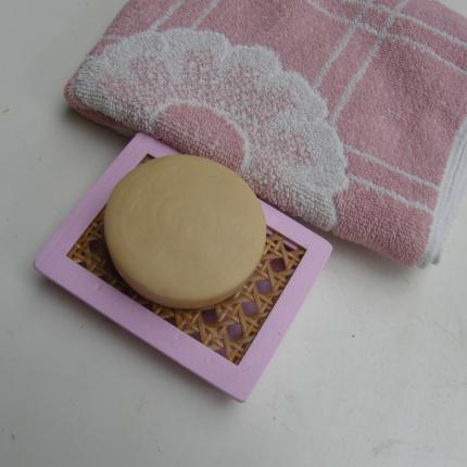 Porte-savon en PLA et cannage, rose bonbon