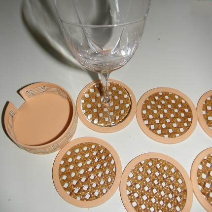 Lot de 6 dessous de verre en PLA et cannage dans leur boite tissée de canne de rotin 1