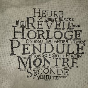 Monique - Horloge en lettres