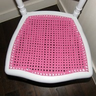 Chaise cannée suédine