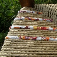 chaise enfant paille et brins de tissu
