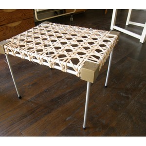 Table-basse - cannage de cuir - structure imprimante 3D et tubes d`aluminium