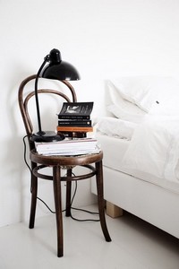 Thonet - dans la chambre - chevet monsieur